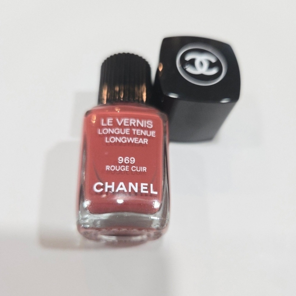 Chanel 7 Pieces Nail Polish Sets: 5×Le Vernis Nail Polish+Le Gel Top Coat+ Pouch - Picture 7 of 12